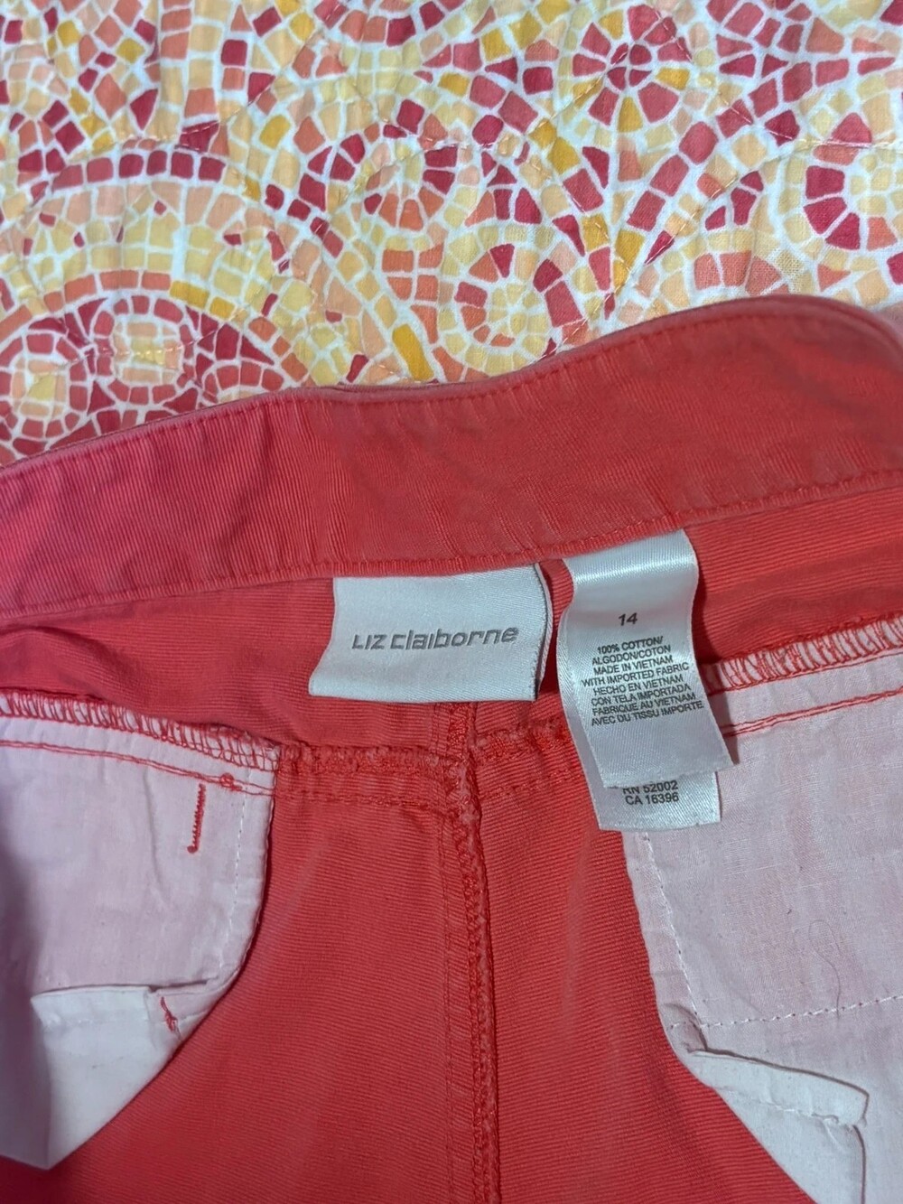 Liz Claiborne Coral Pink Cotton Shorts Size 14 Flap Pocket - Picture 3 of 3